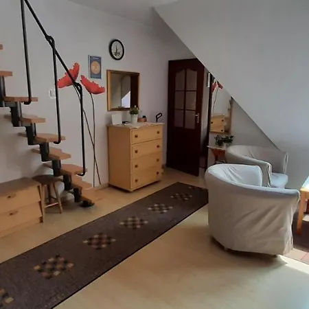 Leonia Apartment